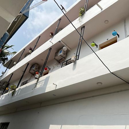 Готель Kavieya Residency Purnankuppam Екстер'єр фото